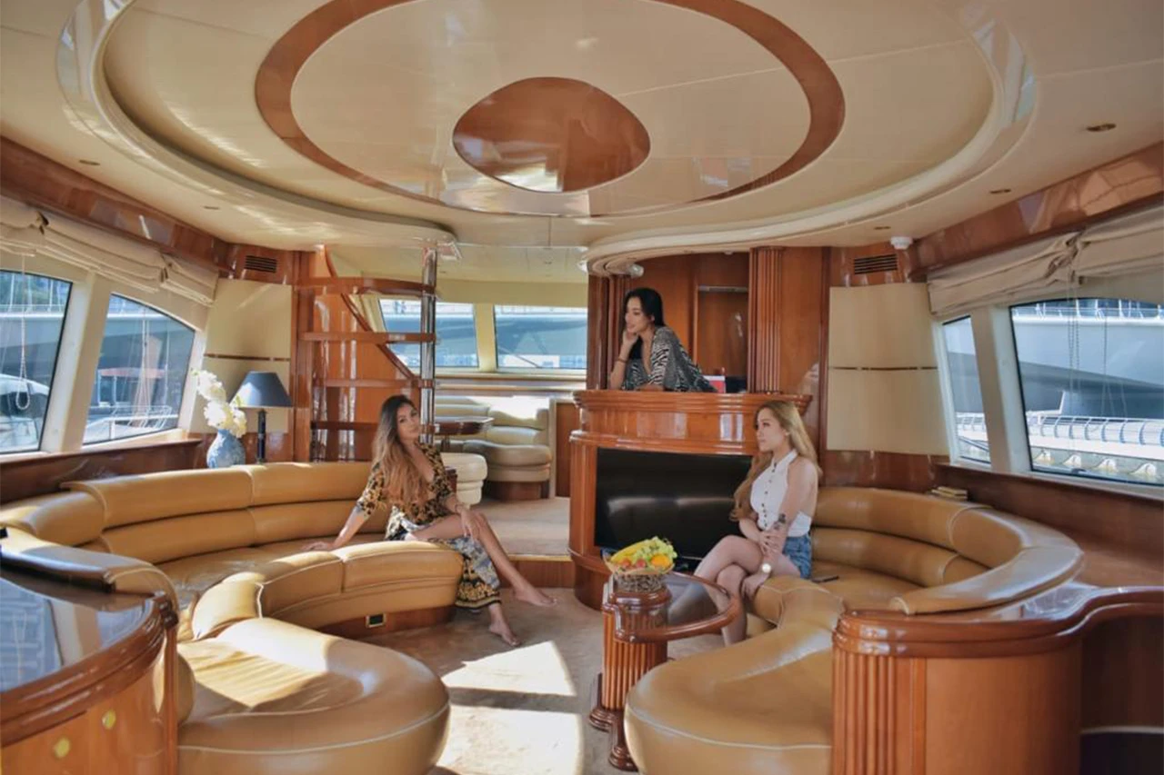 80 Feet Luxury